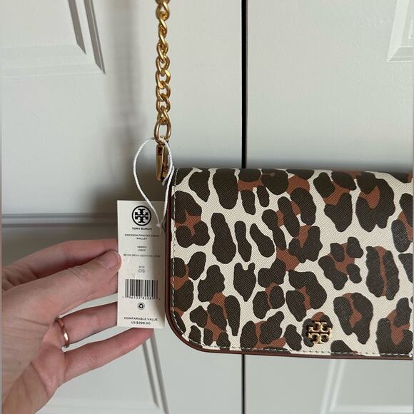 Tory Burch Emerson Printed Chain Wallet in Beige Reva Leopard NWT - Picture 9 of 14